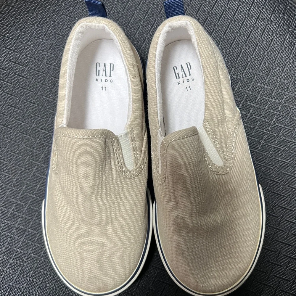 GAP slip on sneaker. Van style. Sz 11